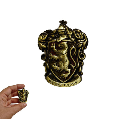 Hogwarts House Crest Metal Brooch (select variant)